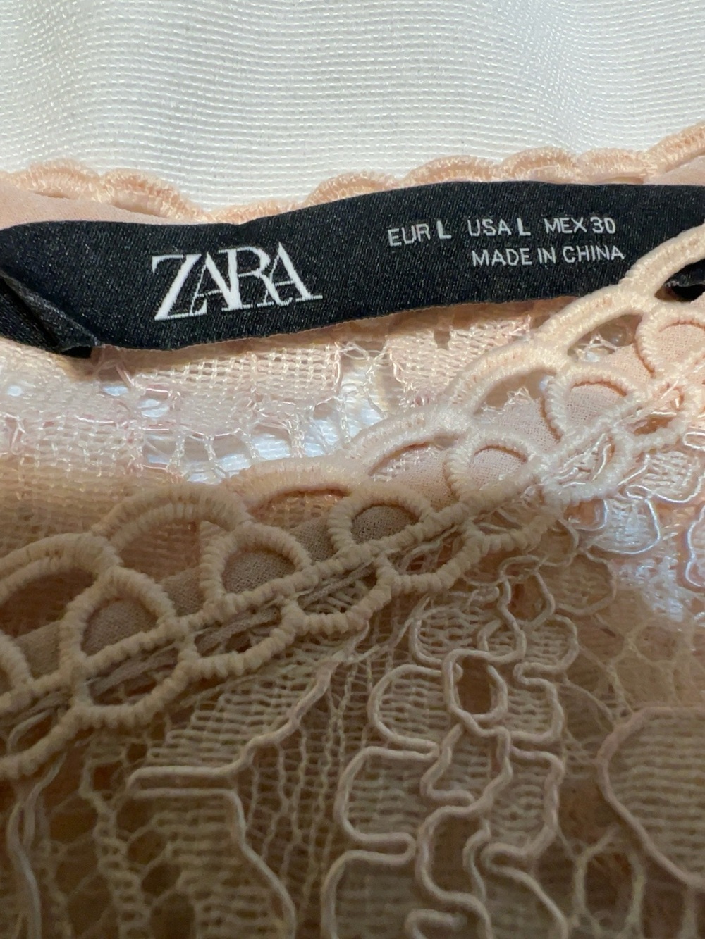 Zara Lace Crochet Flutter Sleeve Top Size Large - Picture 3 of 3